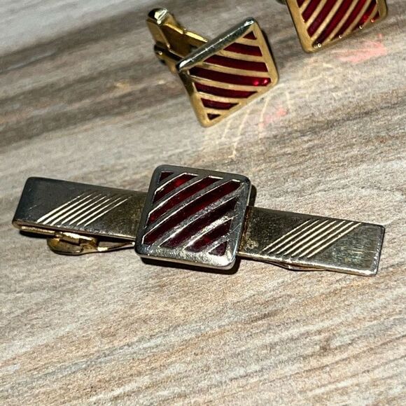 Vintage Red Striped Tie Bar And Cuff Links Set Mens Gold Tone Classic Old Money - Picture 2 of 10
